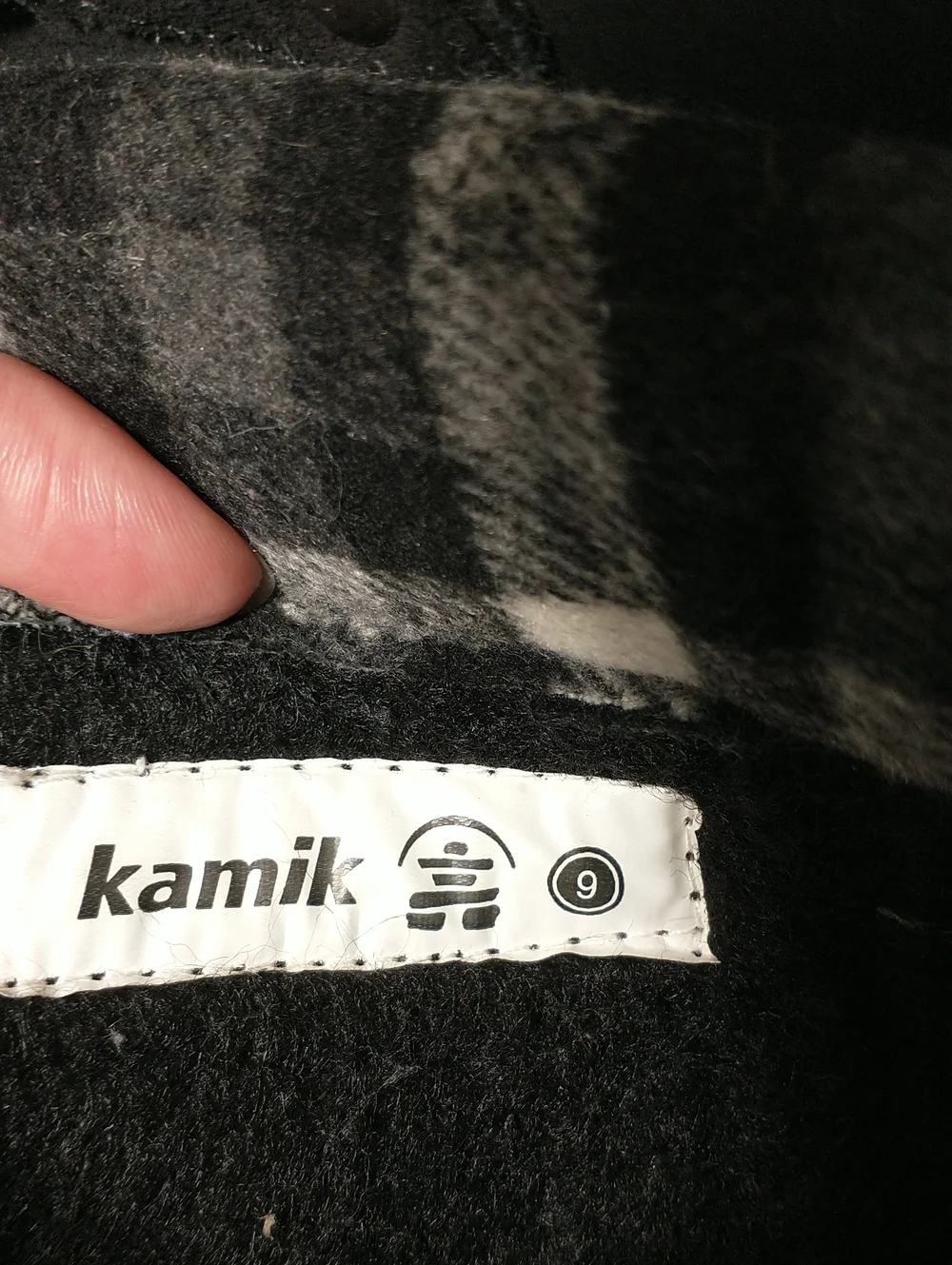 LIKE NEW Kamik Women's Calgary Snow Boot, Size 9, Black And White Buffalo Check
